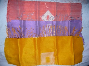 Foulard en soie sauvage coloré façon batik